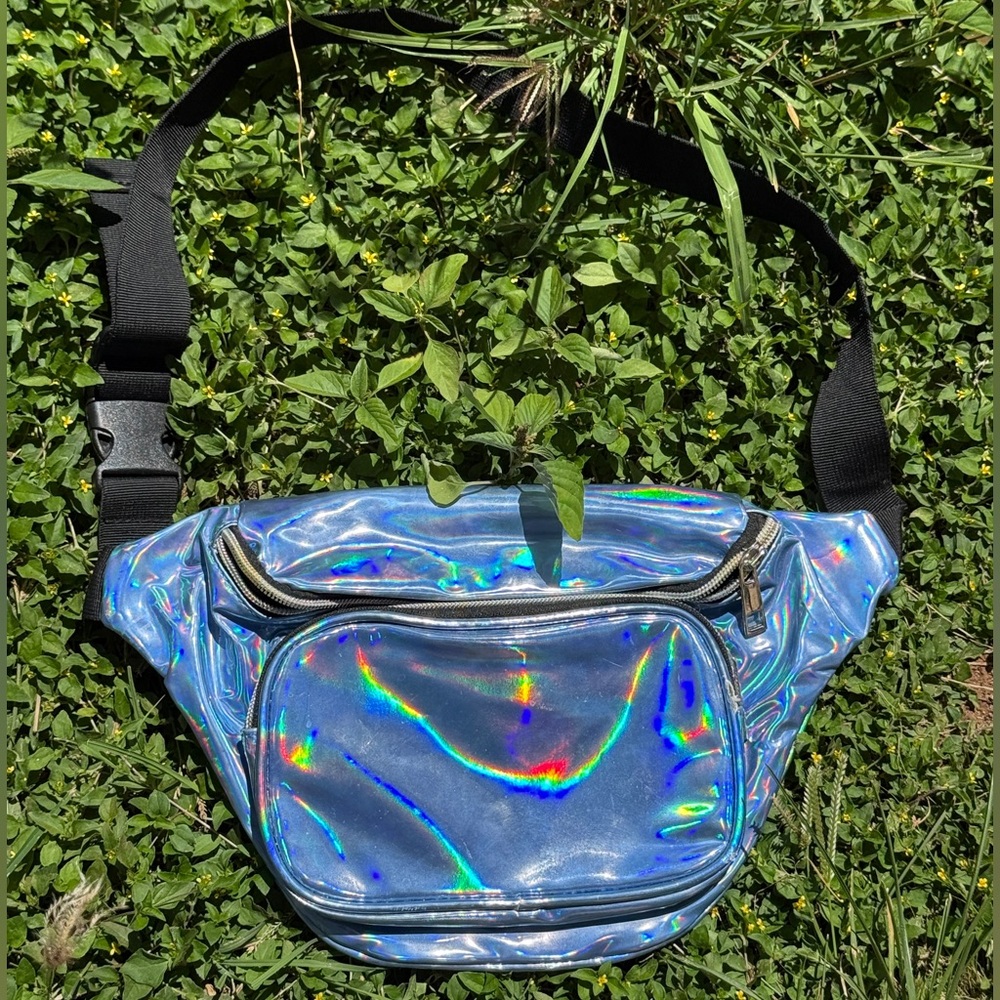 ⭐️blue holographic fanny pack🌈!